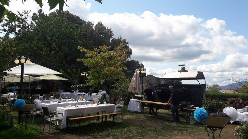Banquet dans le jardin de l'hôtel Solemonti