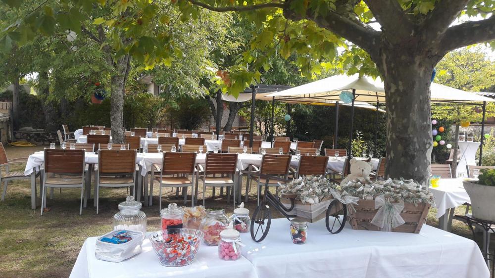 Banquet dans le jardin de l'hôtel Solemonti