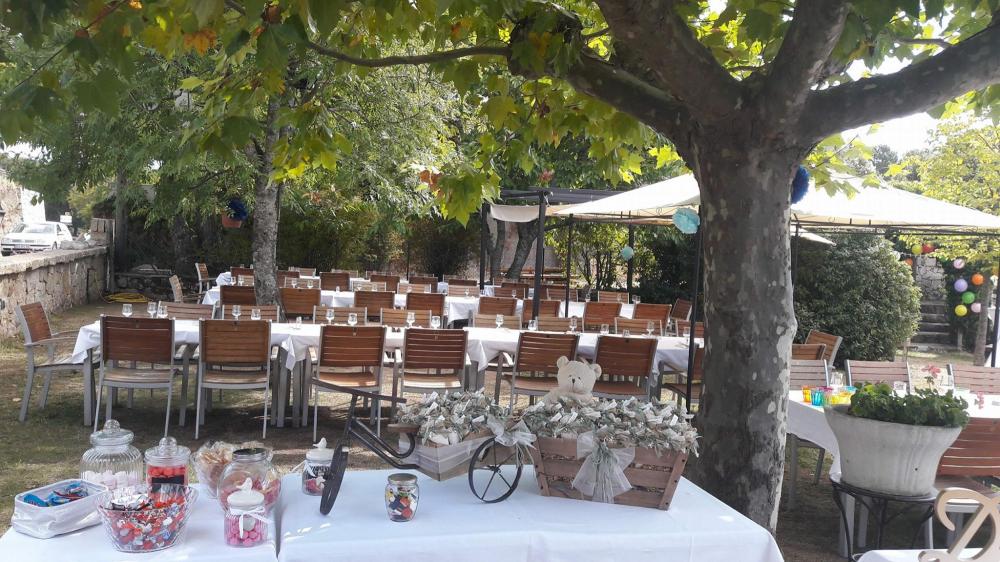 Banquet dans le jardin de l'hôtel Solemonti