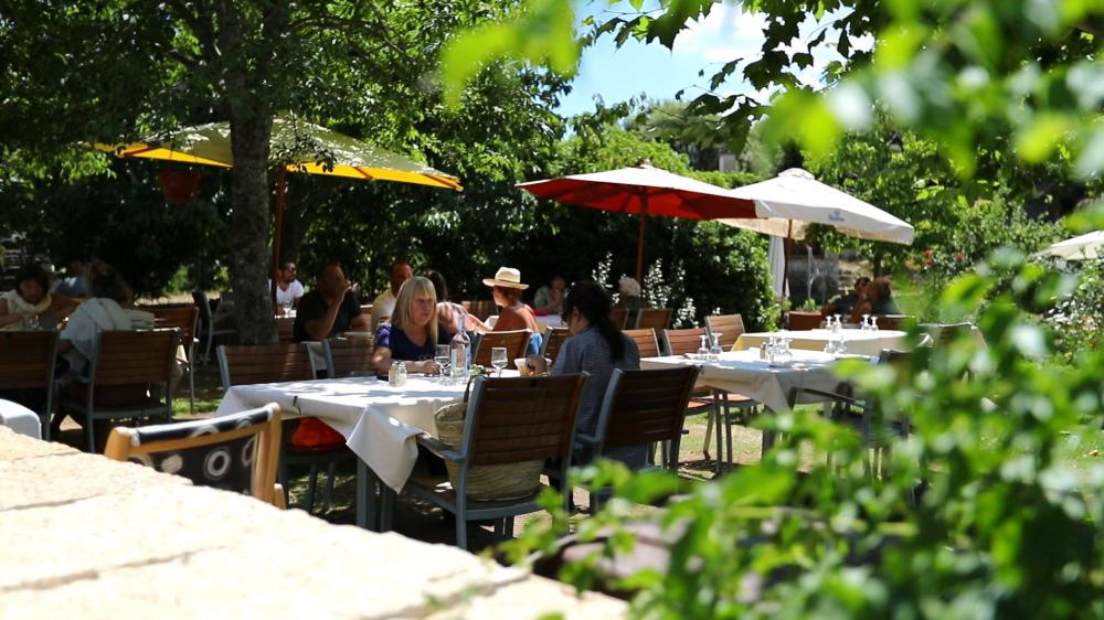 Restaurant dans le jardin de l'hôtel Solemonti